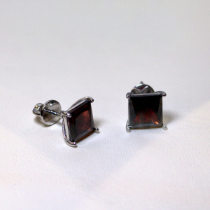 Серьги из серебра 925 пробы с гранатом ATMA 02-13-0097